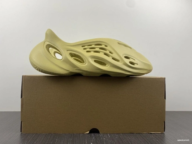 Sulfur Adidas Foam Yeezy RNNR GV6775 1026